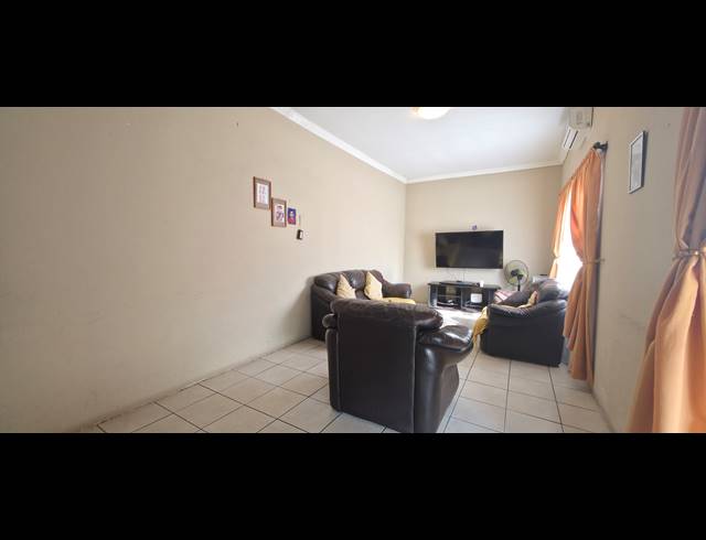 4 BEDROOM HOUSE FOR SALE IN SYDENHAM